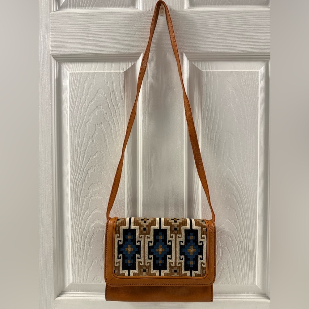 Vintage Isabella Fiore Eastern Weave Leah Clutch Crossbody